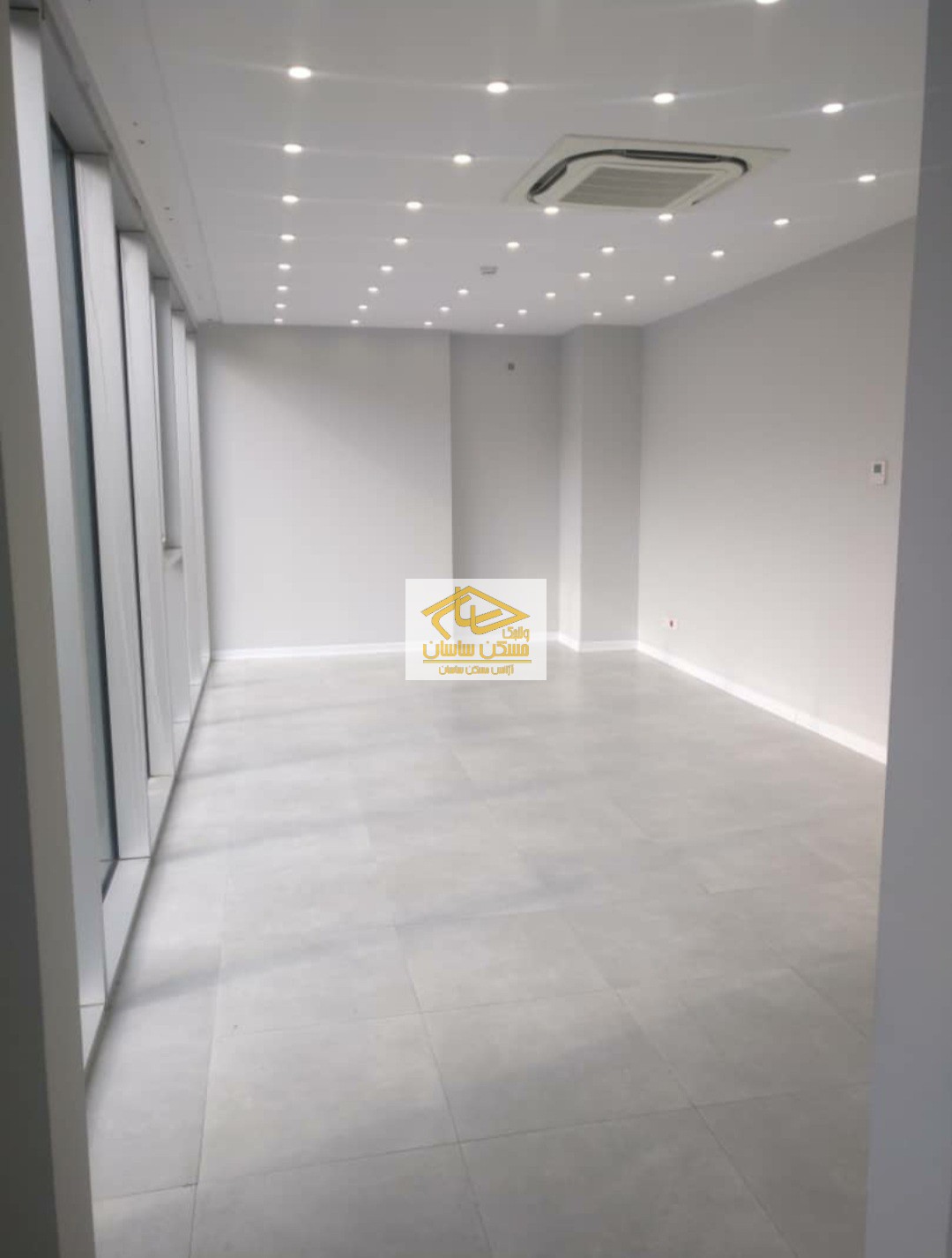 فروش دفتر كار ٨٠ متري ٢ خواب سند اداري طبقه ششم مجتمع رويال در فرشته