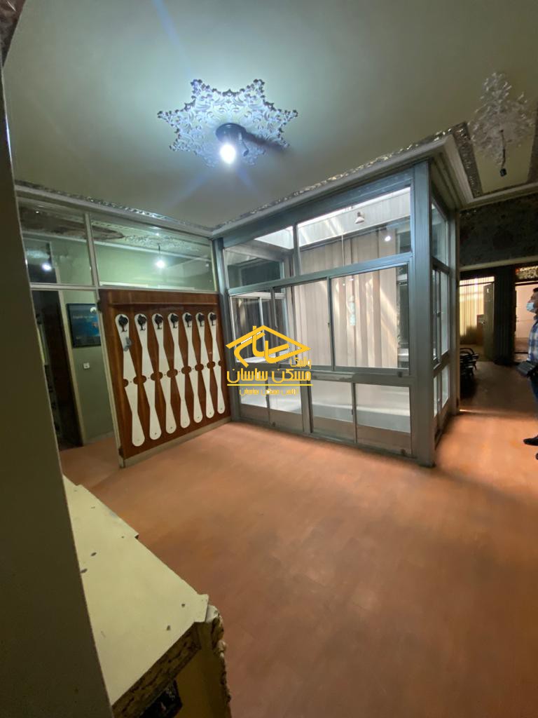 رهن مستغلات اداري 550 متري با ٤ طبقه بنا در ونك