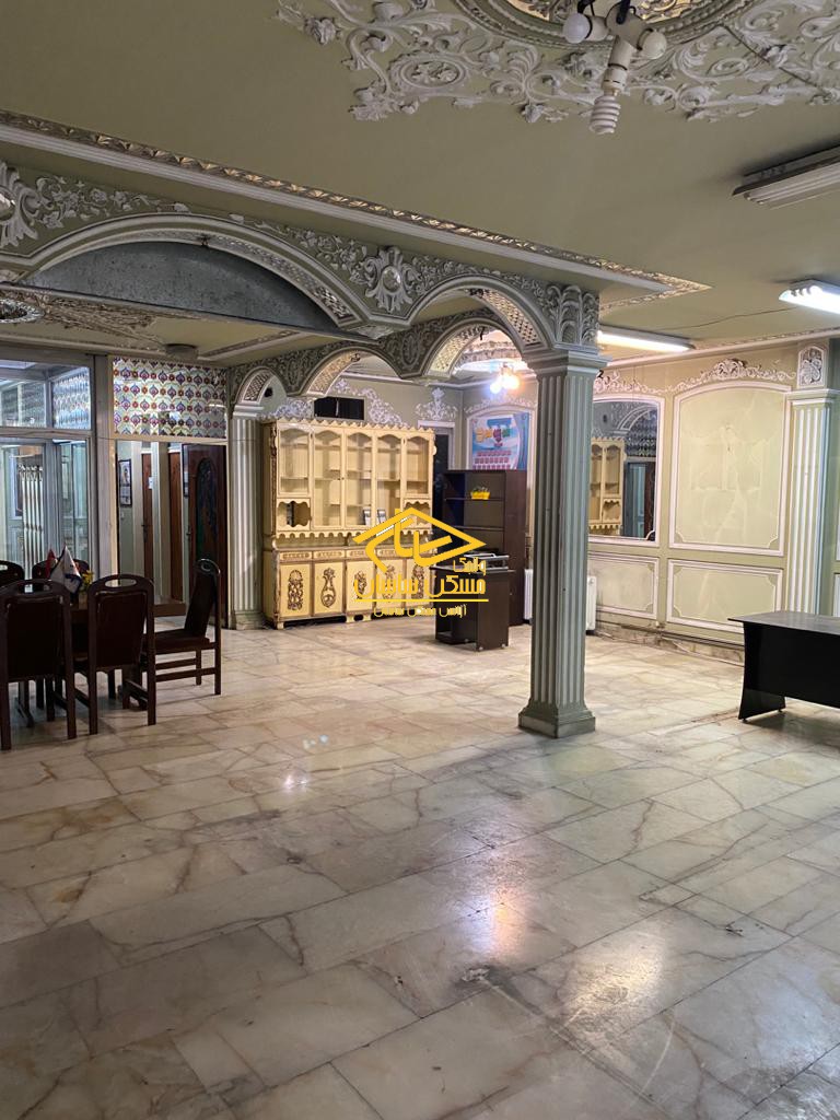 رهن مستغلات اداري 550 متري با ٤ طبقه بنا در ونك