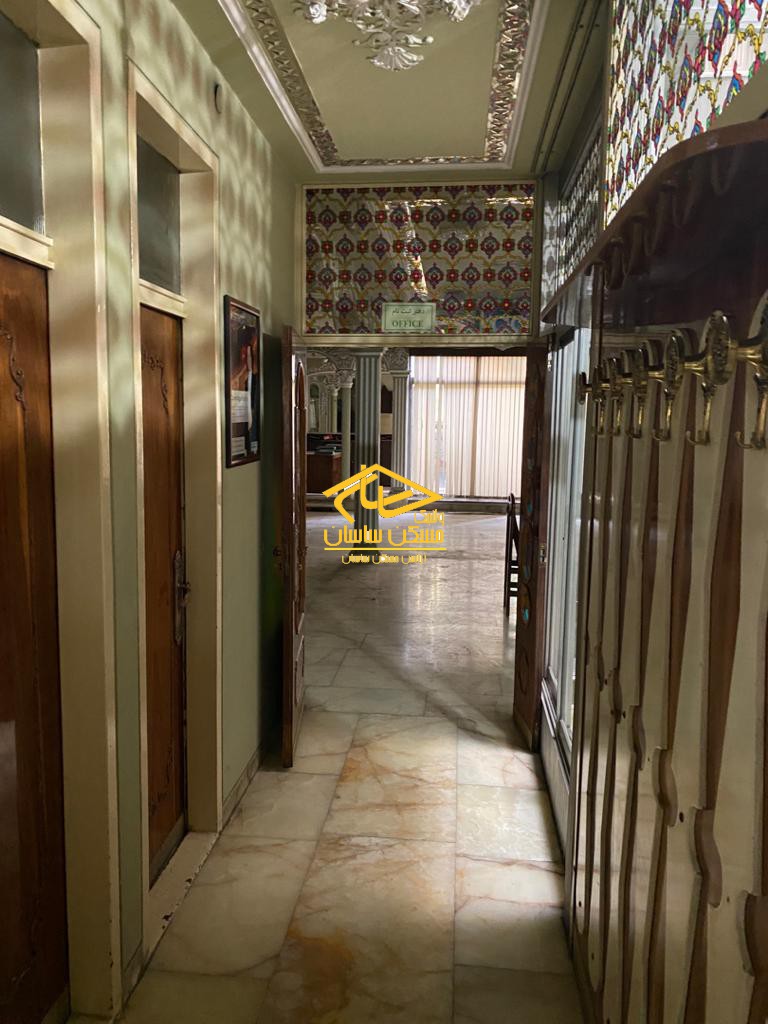 رهن مستغلات اداري 550 متري با ٤ طبقه بنا در ونك