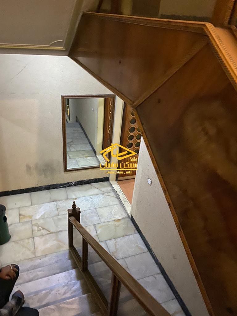 رهن مستغلات اداري 550 متري با ٤ طبقه بنا در ونك