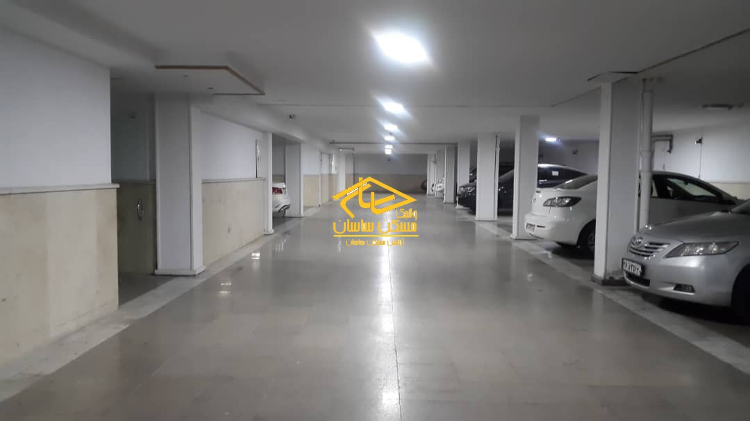 اجاره آپارتمان ٢١٢ متري ٣ خواب فول امكانات در برج هرمي سروستان فرشته