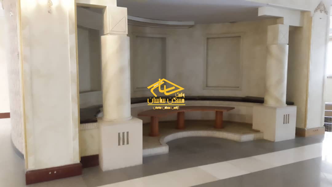 اجاره آپارتمان ٢١٢ متري ٣ خواب فول امكانات در برج هرمي سروستان فرشته