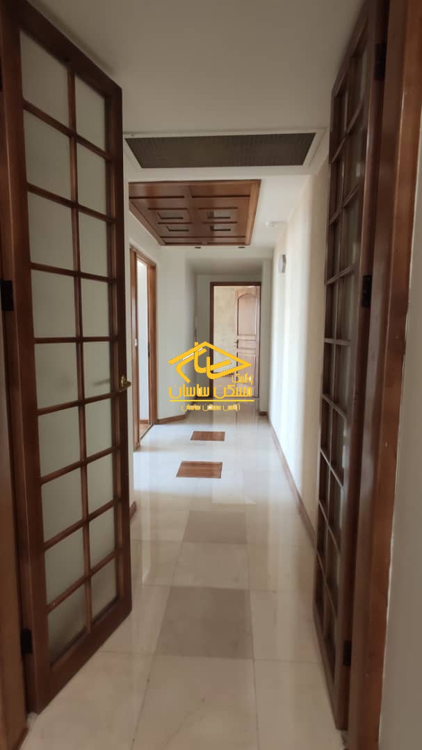 اجاره آپارتمان ٢١٢ متري ٣ خواب فول امكانات در برج هرمي سروستان فرشته