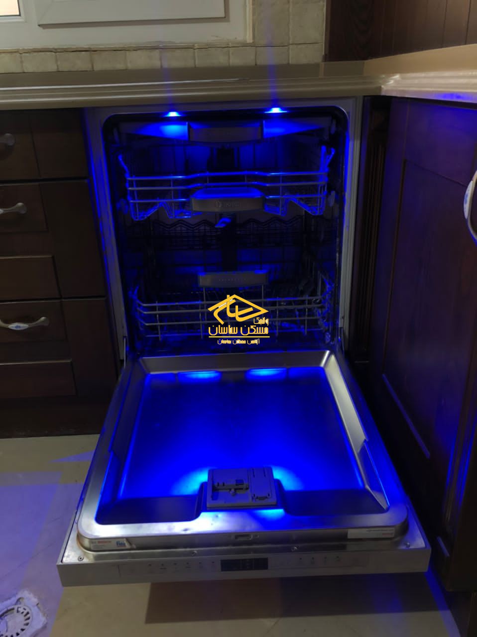 اجاره آپارتمان در فرشته ٢٥٣ متر ٤ خواب خوش نقشه ٢ پاركينگ در خيابان سروستان