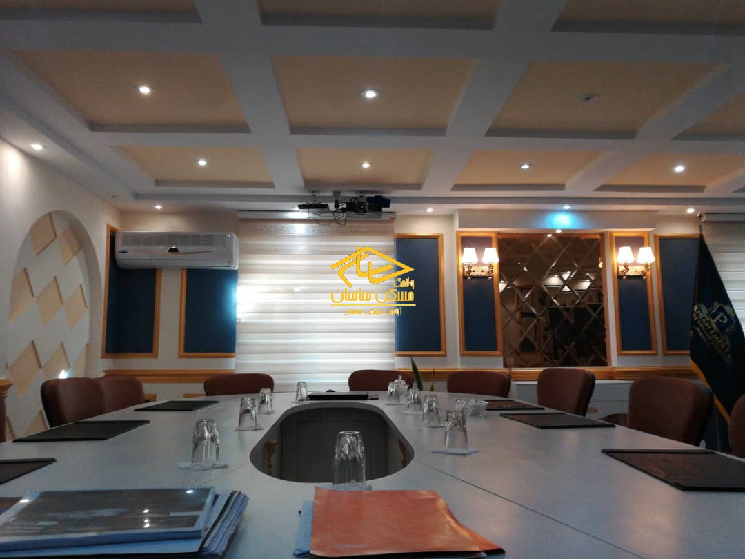 اجاره ويلا در اوين ٣٨٠ متر ٨ خواب با حياط مشجر مناسب كار در خيابان هشترودي