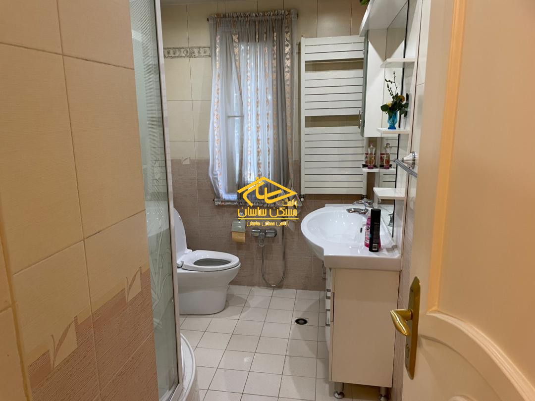 خريد آپارتمان قدرالسهم دار در اوين ١٣٨ متر ٢ خواب طبقات بالا بازسازي شده خوش نقشه دسترسي عالي