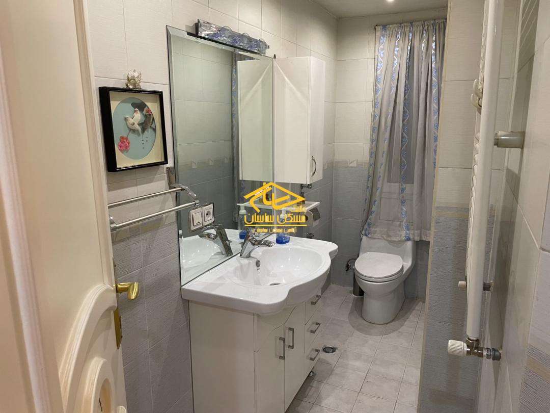 خريد آپارتمان قدرالسهم دار در اوين ١٣٨ متر ٢ خواب طبقات بالا بازسازي شده خوش نقشه دسترسي عالي