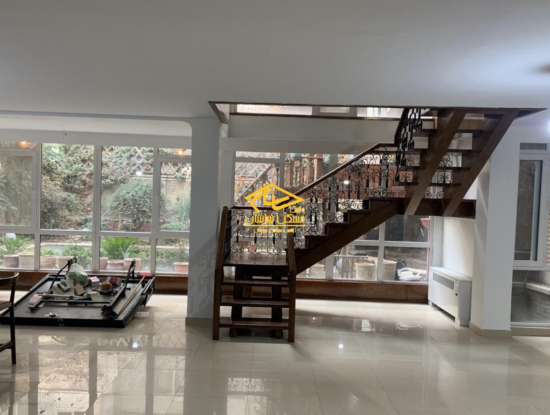 اجاره ويلا در فرشته ٣٥٠ متر بنا دوبلكس در ٧٠٠ متر زمين بازسازي شده شيك استخر روبار دسترسي عالي مناسب كار و سكونت