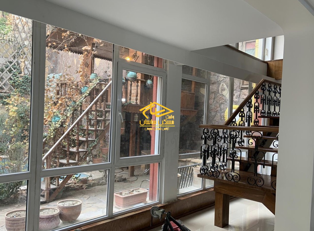 اجاره ويلا در فرشته ٣٥٠ متر بنا دوبلكس در ٧٠٠ متر زمين بازسازي شده شيك استخر روبار دسترسي عالي مناسب كار و سكونت