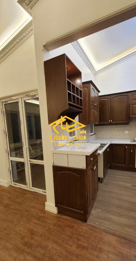 اجاره آپارتمان در محموديه ١٣٢ متر ٢ خواب خوش نقشه بازسازي شده كم واحد دسترسي عالي حياط مشجر در خيابان حيدري