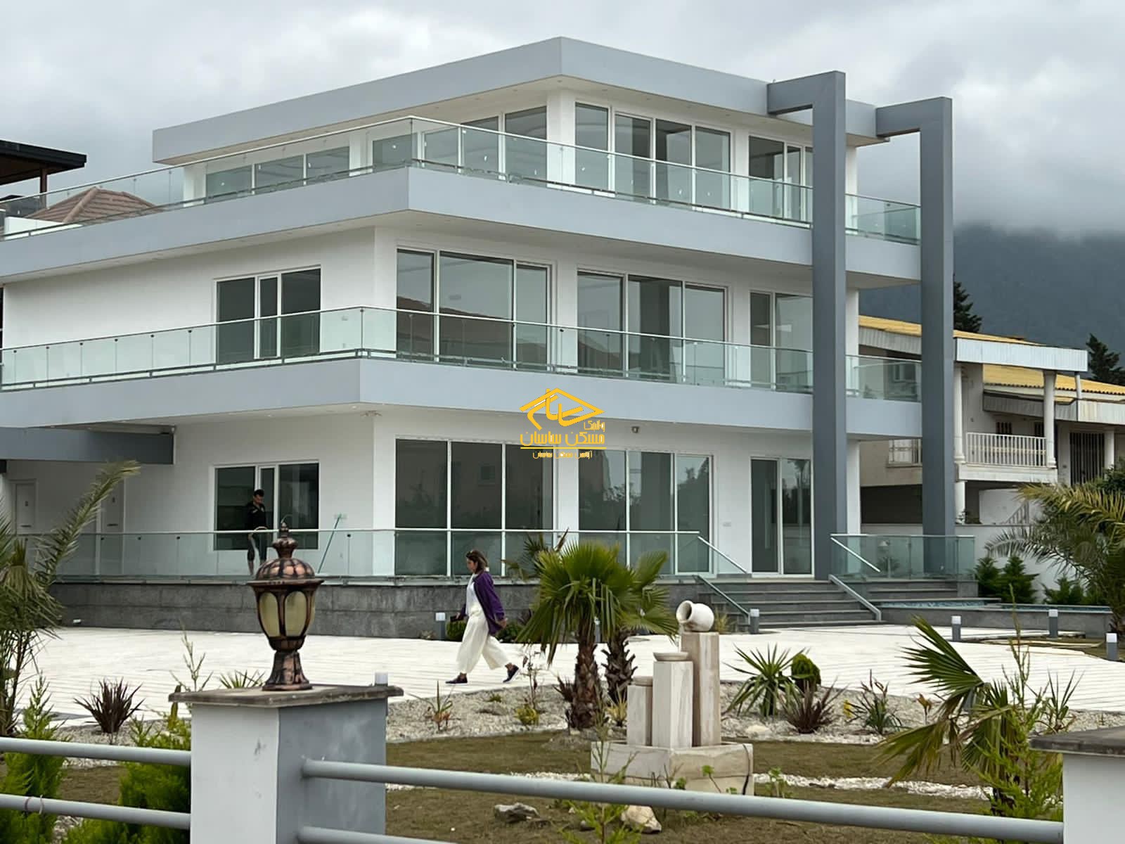 خريد ويلا در مازندران ٨٠٠ متر بنا تريبلكس ٥ خواب سوپرلوكس مدرن در ٢٢٠٠ متر زمين مشجر با ويو دريا در چلندر