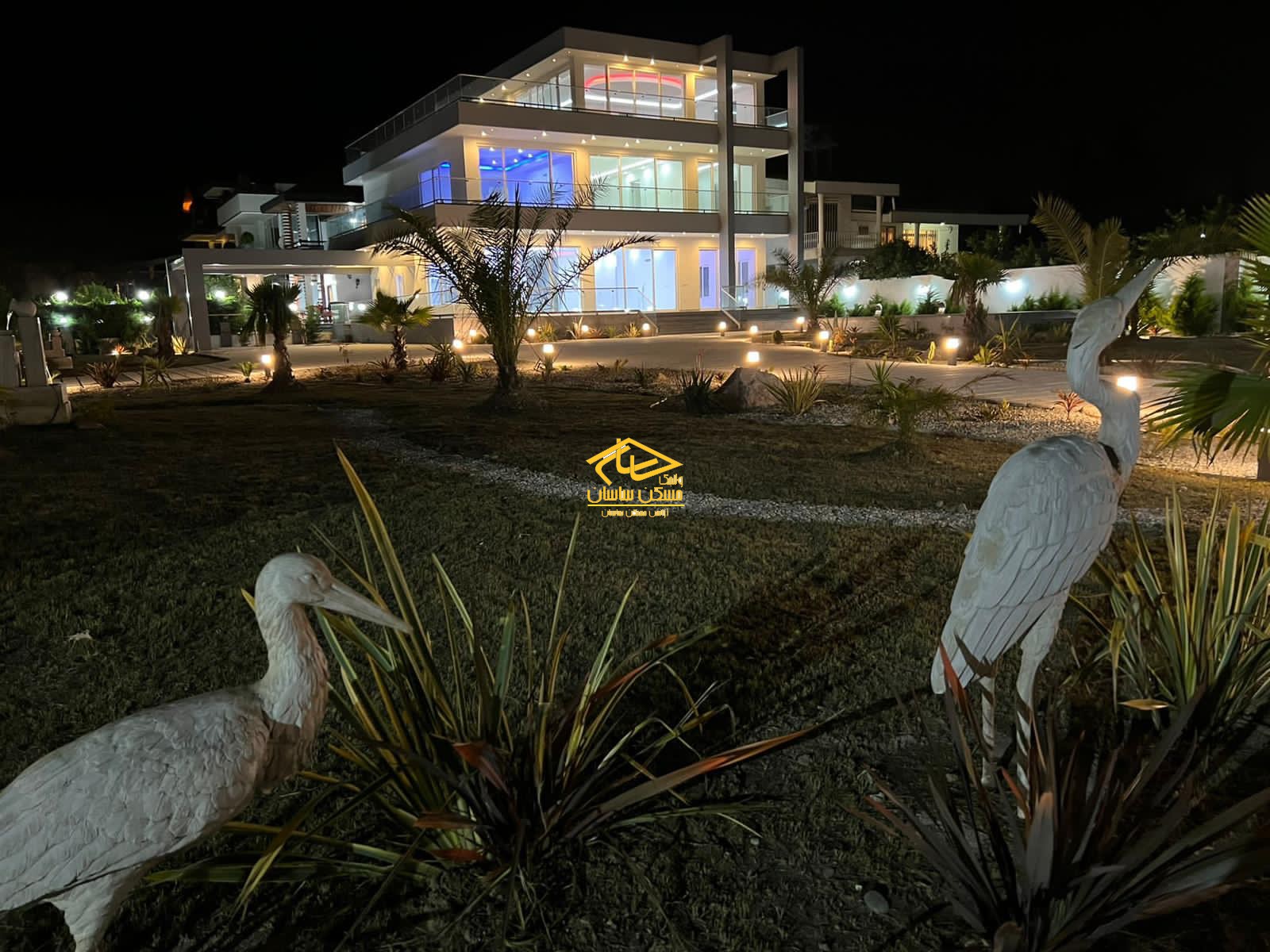 خريد ويلا در مازندران ٨٠٠ متر بنا تريبلكس ٥ خواب سوپرلوكس مدرن در ٢٢٠٠ متر زمين مشجر با ويو دريا در چلندر