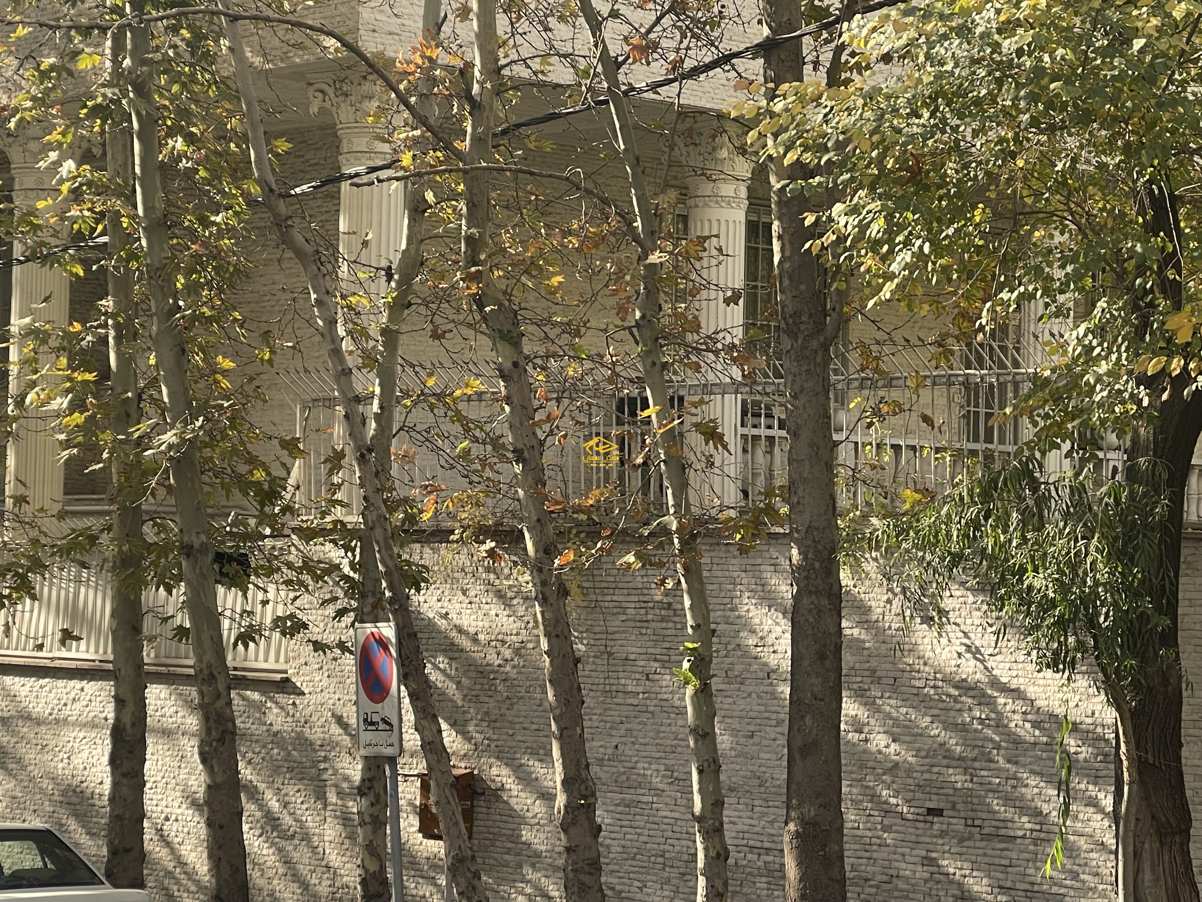 اجاره ويلا در محموديه ٣٥٠ متر بنا دوبلكس ٤ خواب در ٤٠٠ متر حياط مشجر دسترسي عالي مناسب سكونت و كار