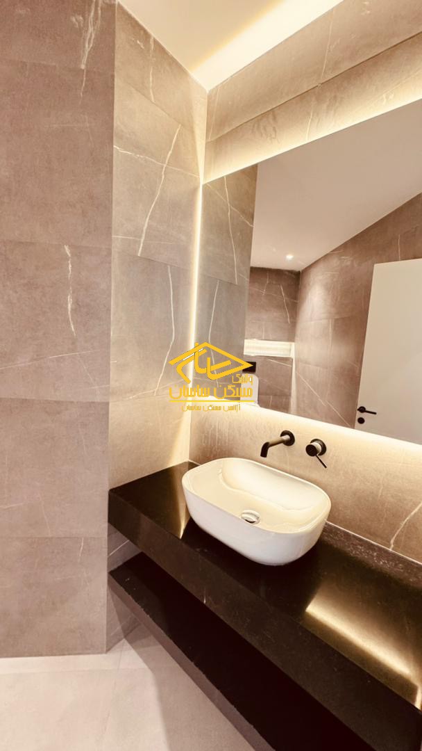 اجاره آپارتمان در فرشته 255 متر تکواحدی طبقات بالا بازسازی شده مدرن در خیابان آقابزرگی