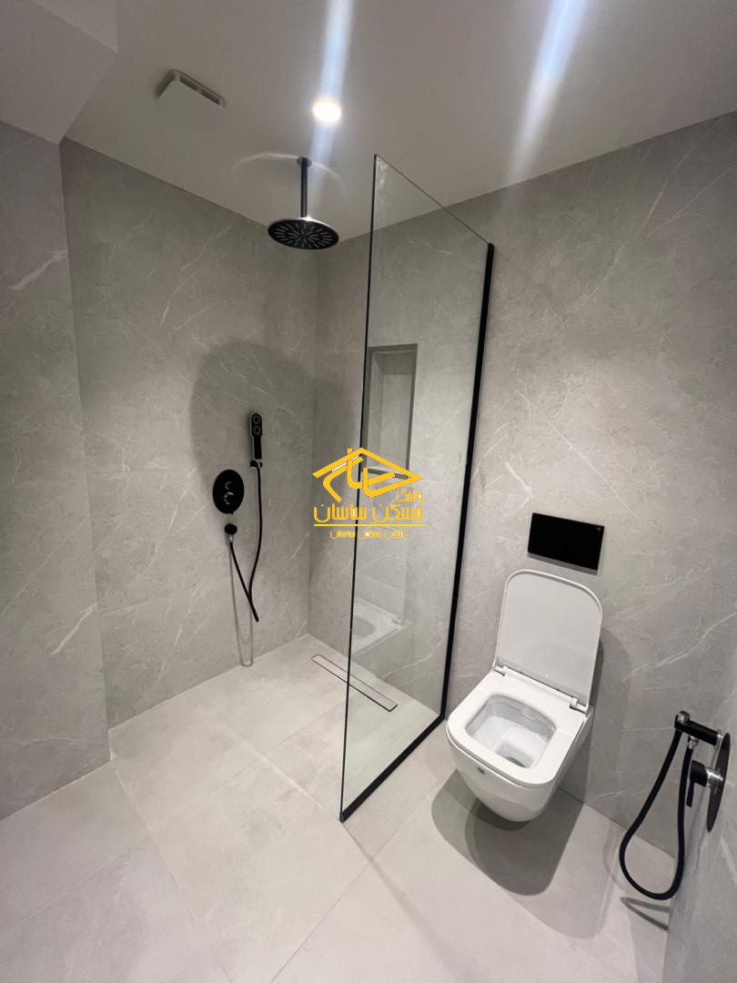 اجاره آپارتمان در فرشته 255 متر تکواحدی طبقات بالا بازسازی شده مدرن در خیابان آقابزرگی