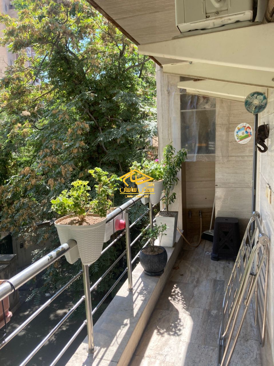 خريد آپارتمان در اوين ١٥٠ متر ٣ خواب ٢ خواب مستر بازسازي شده دسترسي عالي در خيابان اعرابي