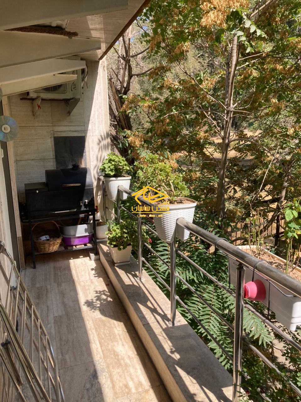 خريد آپارتمان در اوين ١٥٠ متر ٣ خواب ٢ خواب مستر بازسازي شده دسترسي عالي در خيابان اعرابي