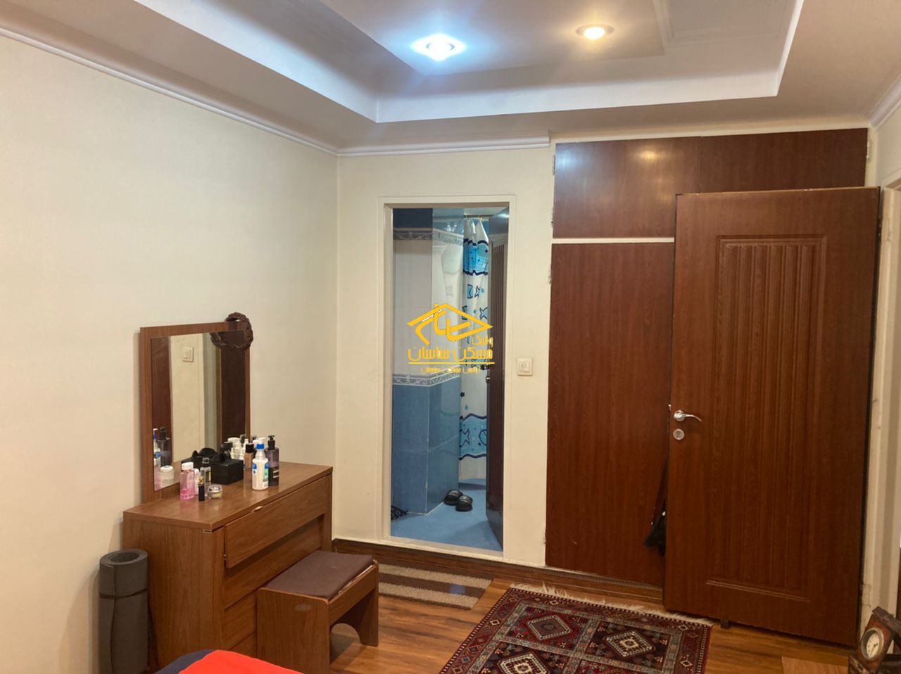 خريد آپارتمان در اوين ١٥٠ متر ٣ خواب ٢ خواب مستر بازسازي شده دسترسي عالي در خيابان اعرابي