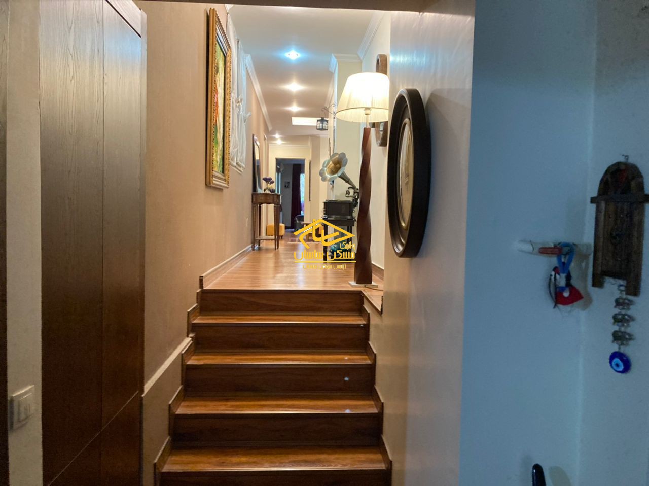 خريد آپارتمان در اوين ١٥٠ متر ٣ خواب ٢ خواب مستر بازسازي شده دسترسي عالي در خيابان اعرابي