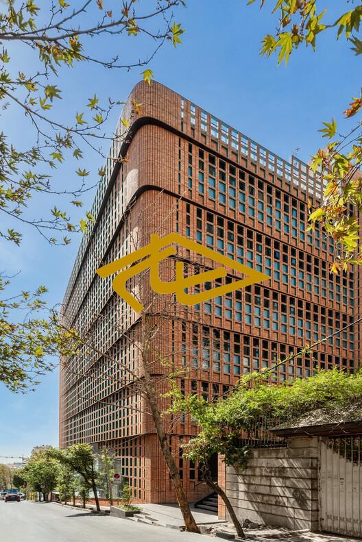 خرید و اجاره واحدهای اداری و تجاری در ساختمان هیترا ولنجک