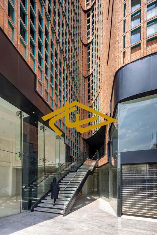 خرید و اجاره واحدهای اداری و تجاری در ساختمان هیترا ولنجک