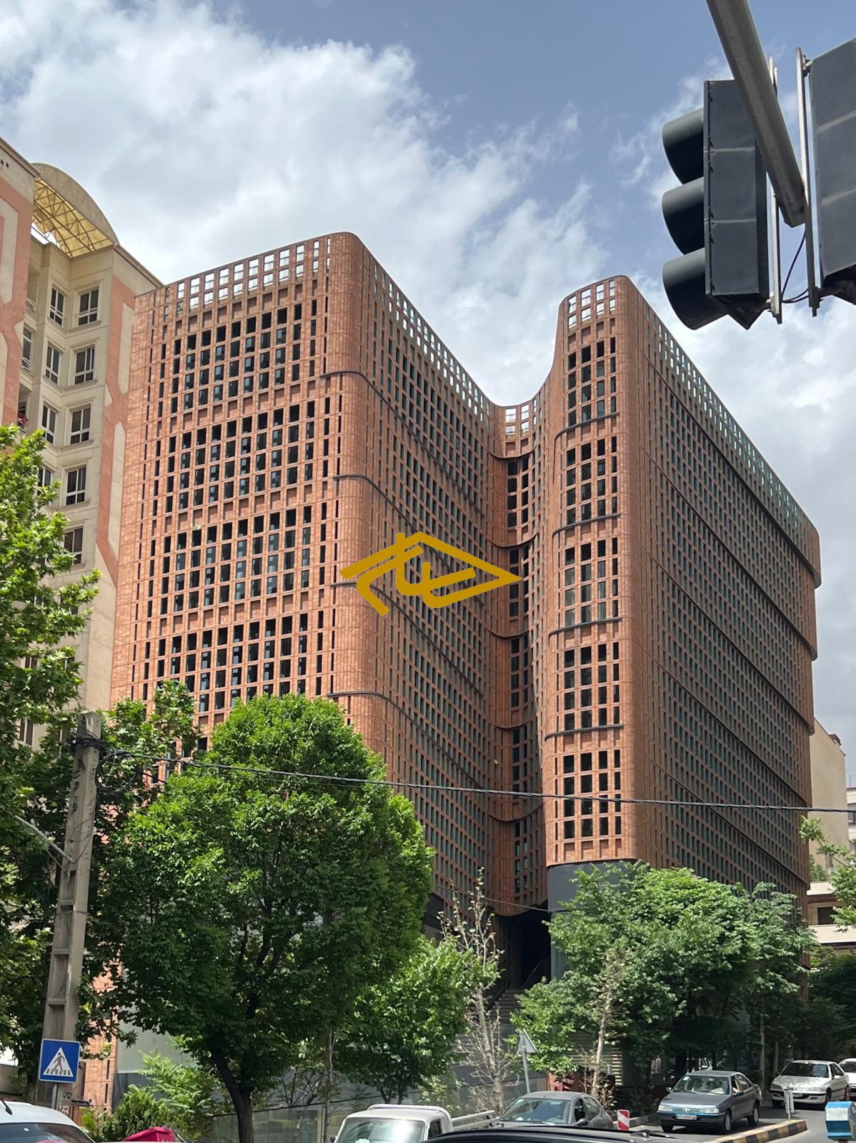 خرید و اجاره واحدهای اداری و تجاری در ساختمان هیترا ولنجک