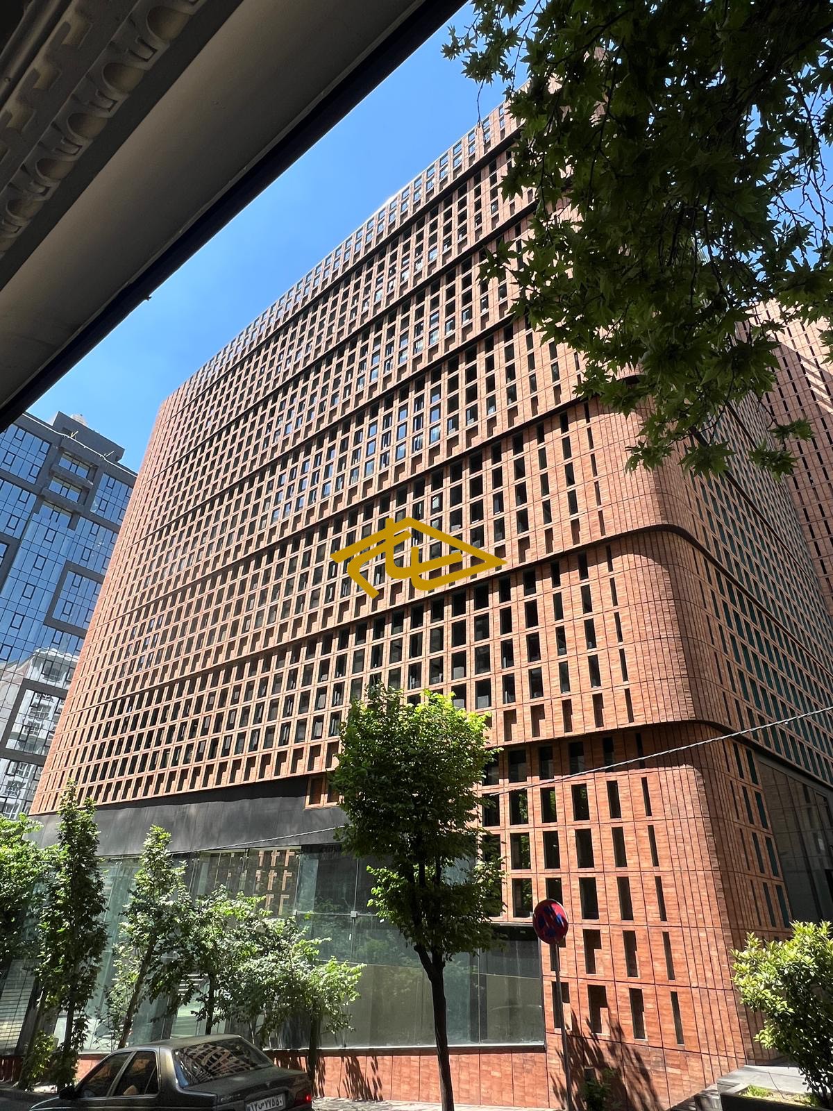 خرید و اجاره واحدهای اداری و تجاری در ساختمان هیترا ولنجک