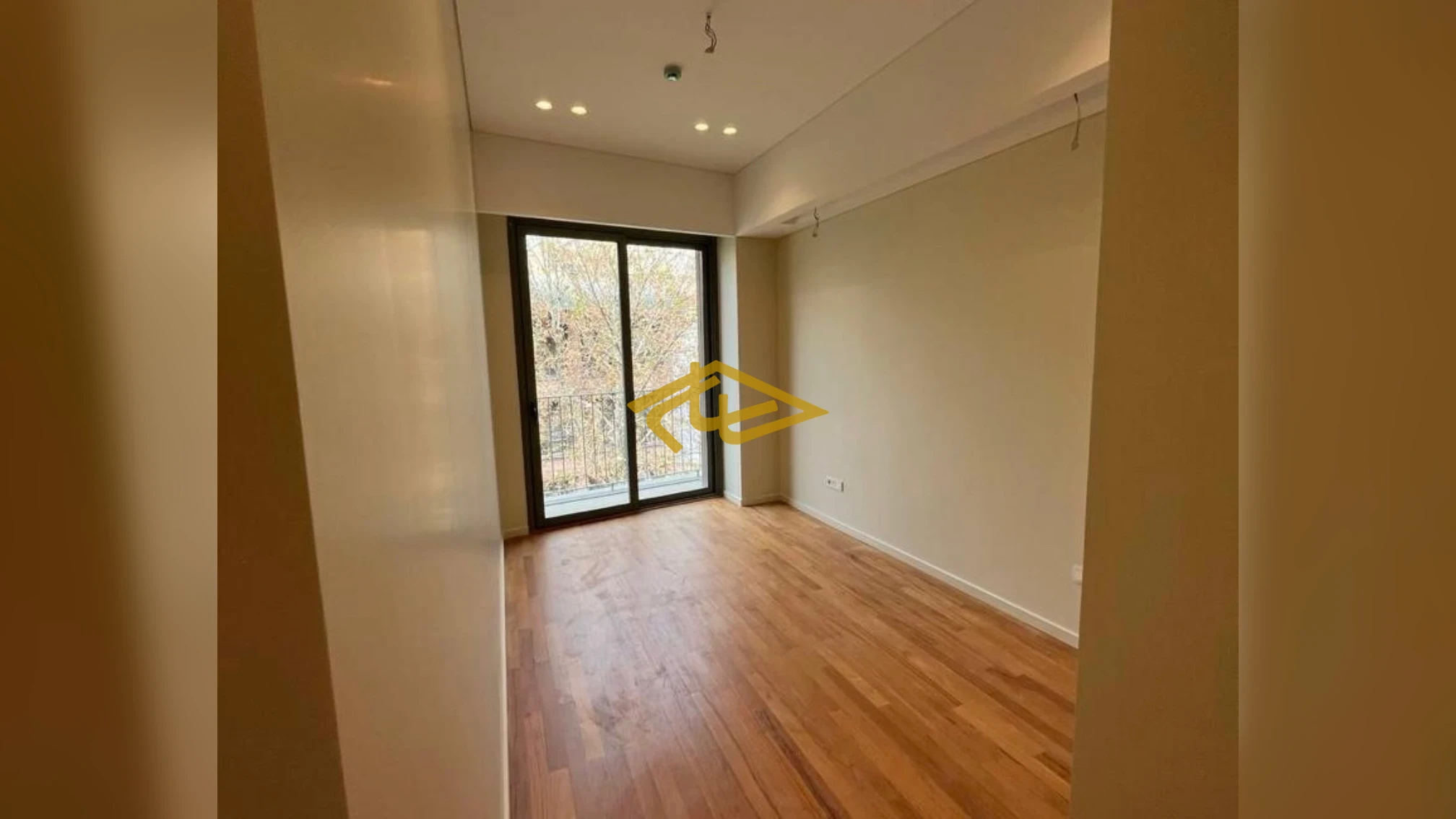 خرید آپارتمان 116 متری، 2 خوابه در زعفرانیه