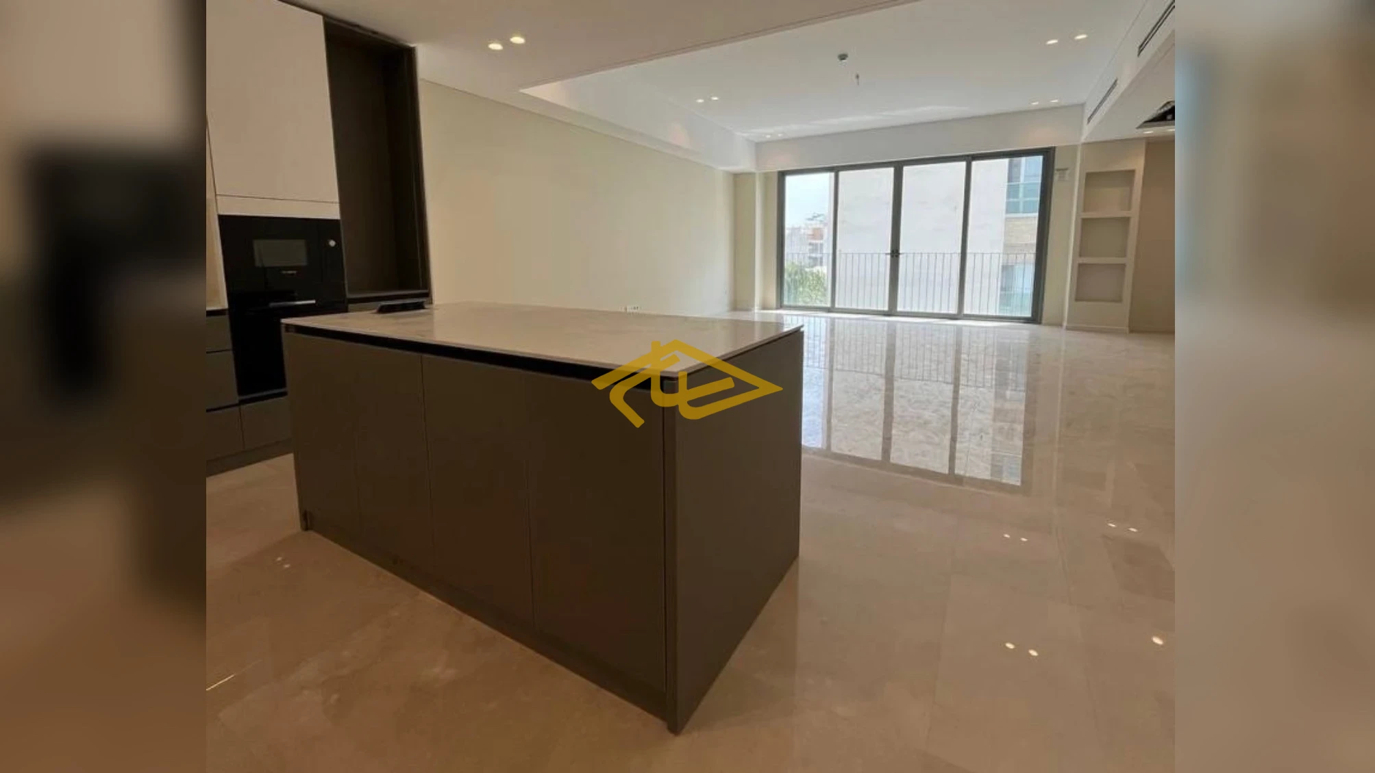 خرید آپارتمان 116 متری، 2 خوابه در زعفرانیه