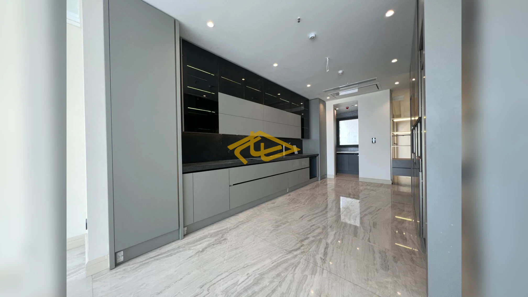 خرید و اجاره در ساختمان 10Forever زعفرانیه | سازنده علی دایی