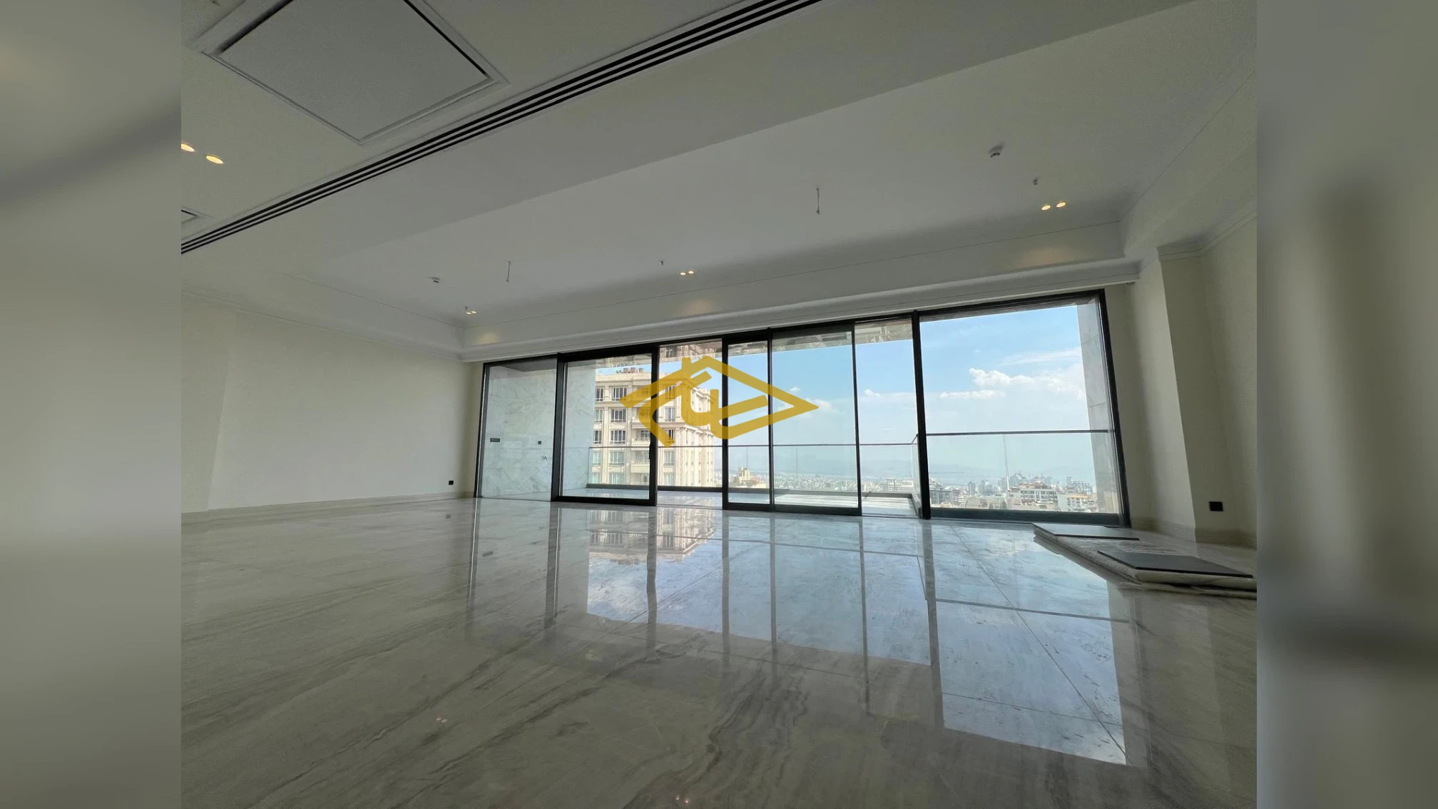 خرید و اجاره در ساختمان 10Forever زعفرانیه | سازنده علی دایی