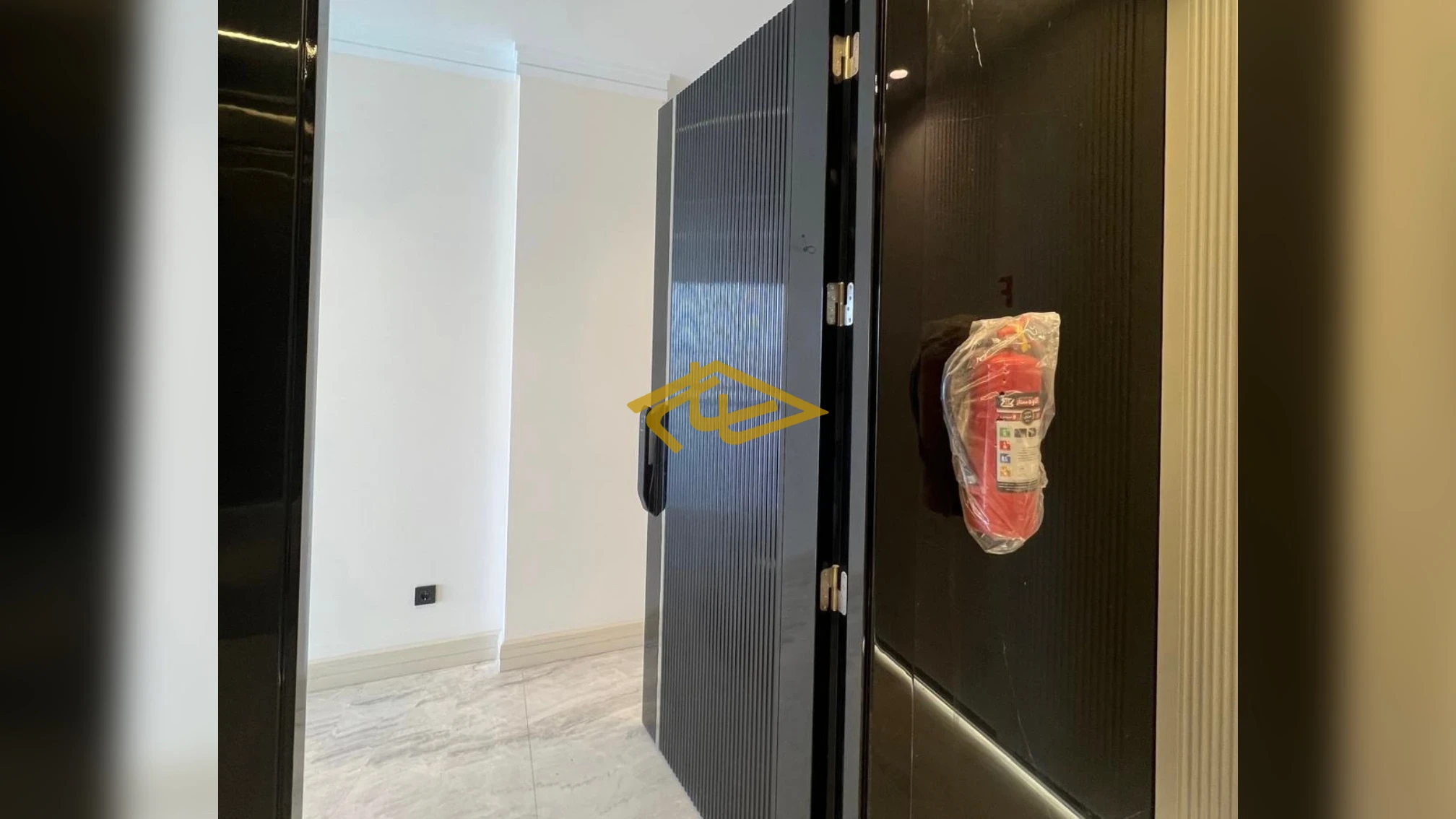 خرید و اجاره در ساختمان 10Forever زعفرانیه | سازنده علی دایی