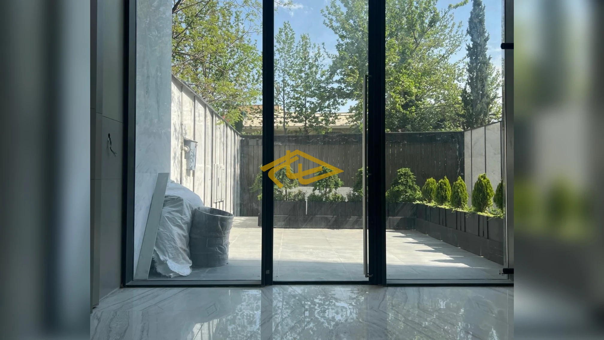 خرید و اجاره در ساختمان 10Forever زعفرانیه | سازنده علی دایی