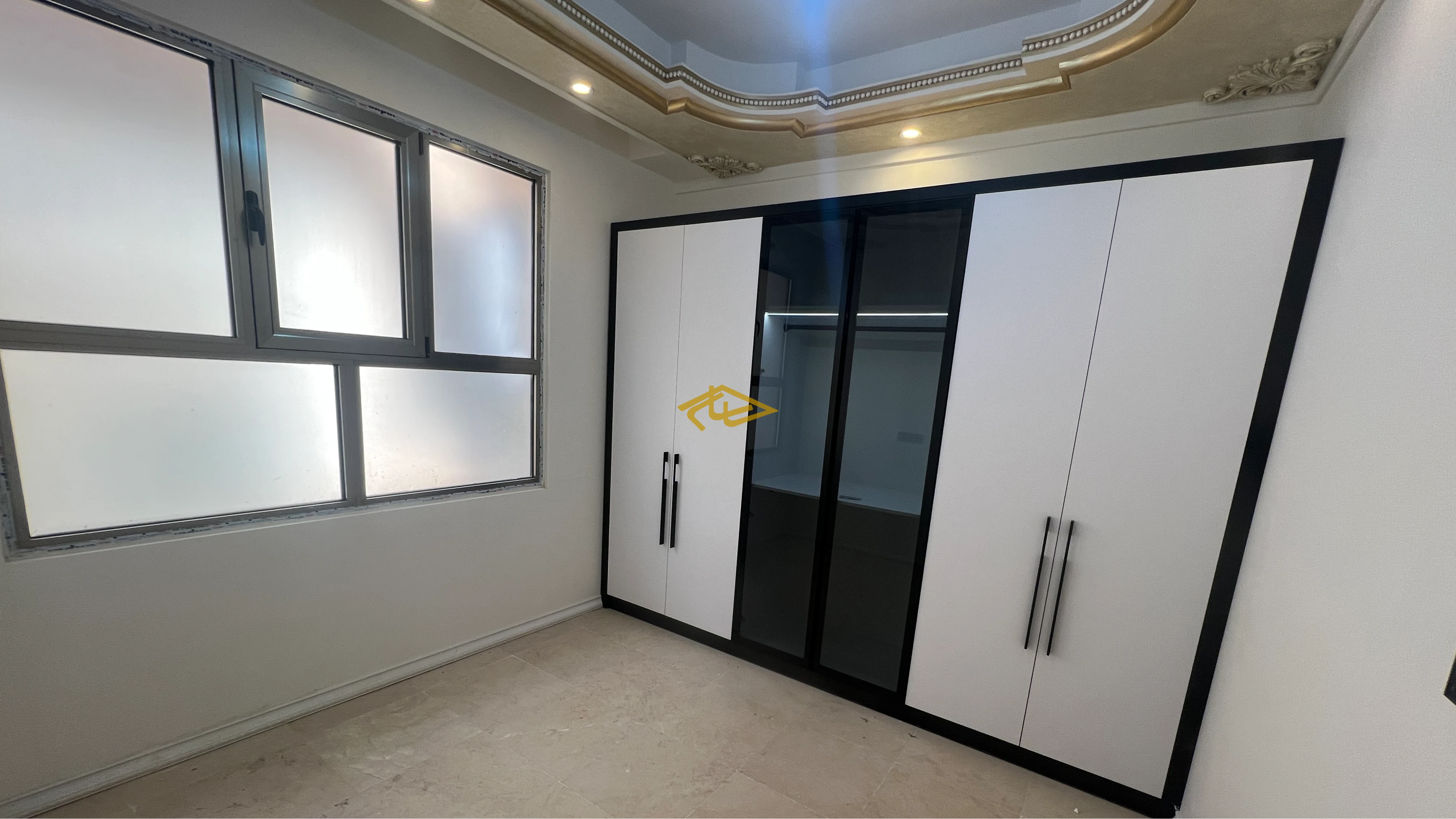 فروش آپارتمان ۲۶۰ متری لوکس در ولنجک | ۳ خواب + امکانات کامل