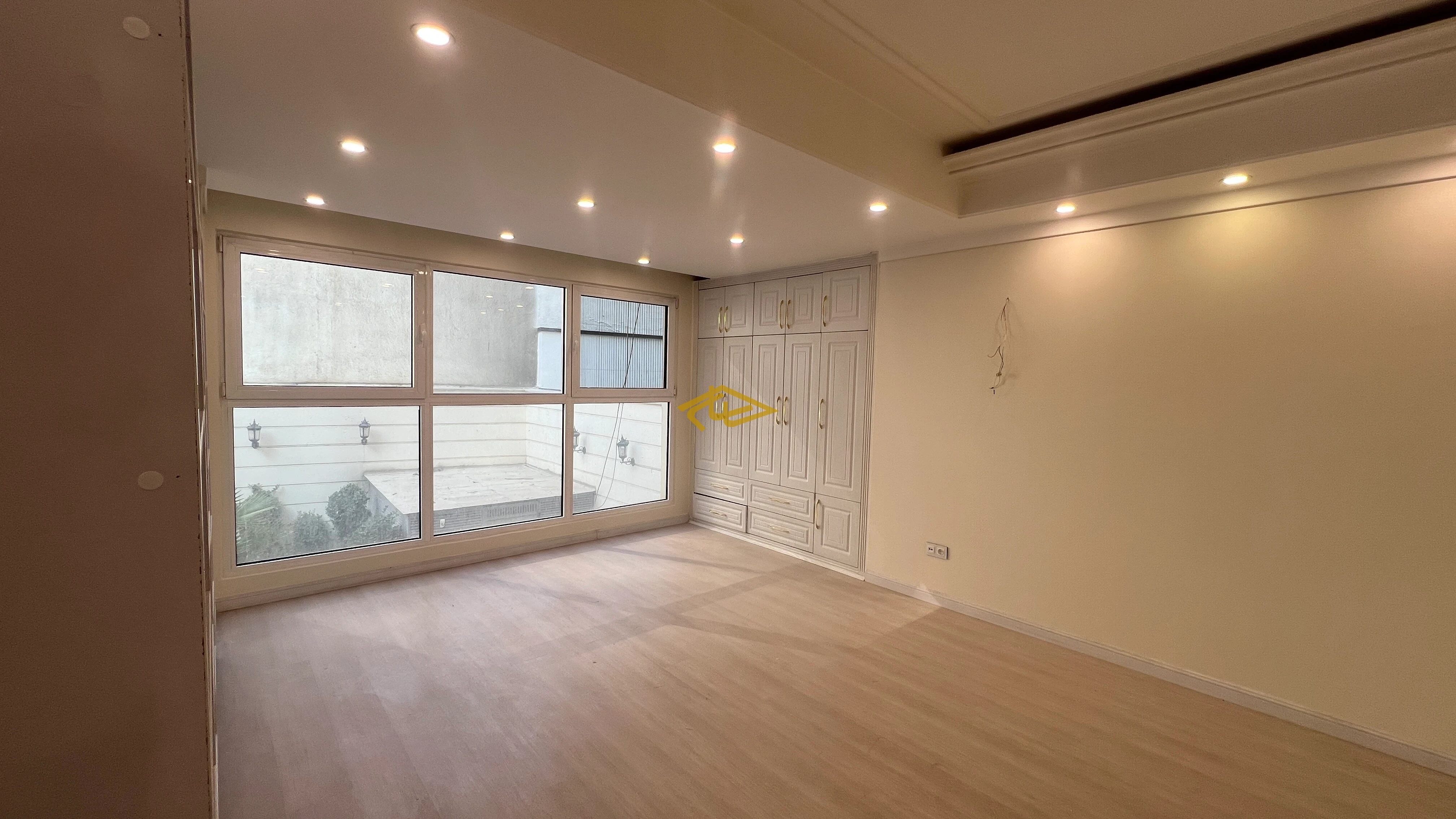 اجاره و رهن آپارتمان ۴۳۰ متری | سپیدکوه زعفرانیه