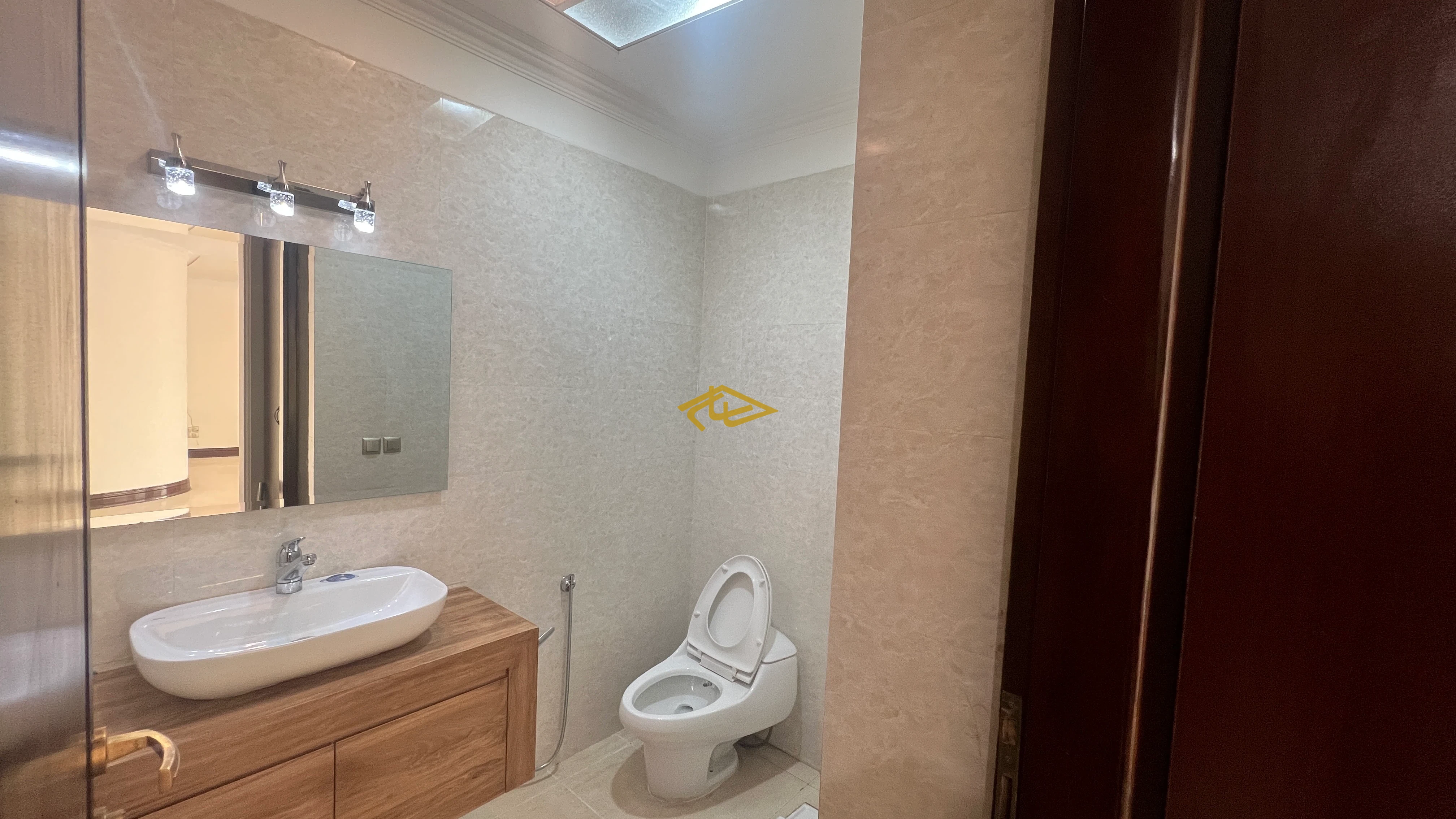 اجاره آپارتمان در زعفرانیه | ۳۳۰ متر، ۳ خواب مستر + سوئیت مهمان