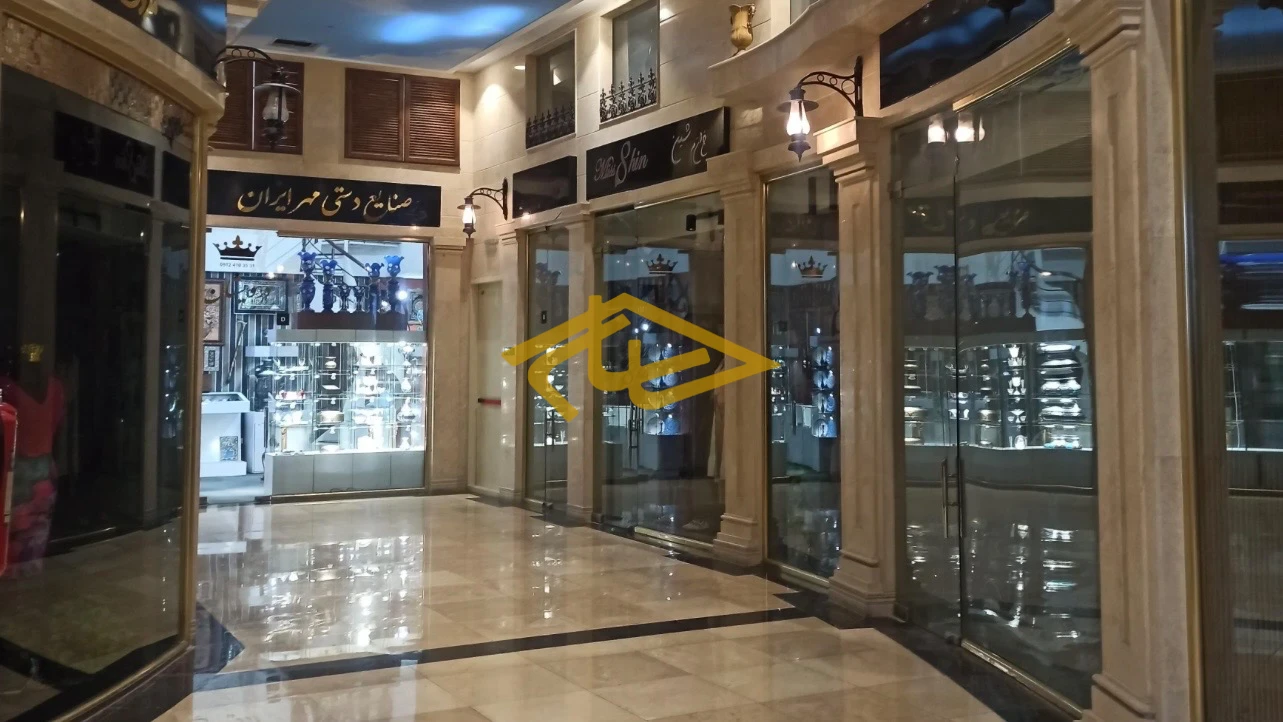 اجاره مغازه ۲۸ متری در برلیان مال زعفرانیه | طبقه همکف با پارکینگ و انباری