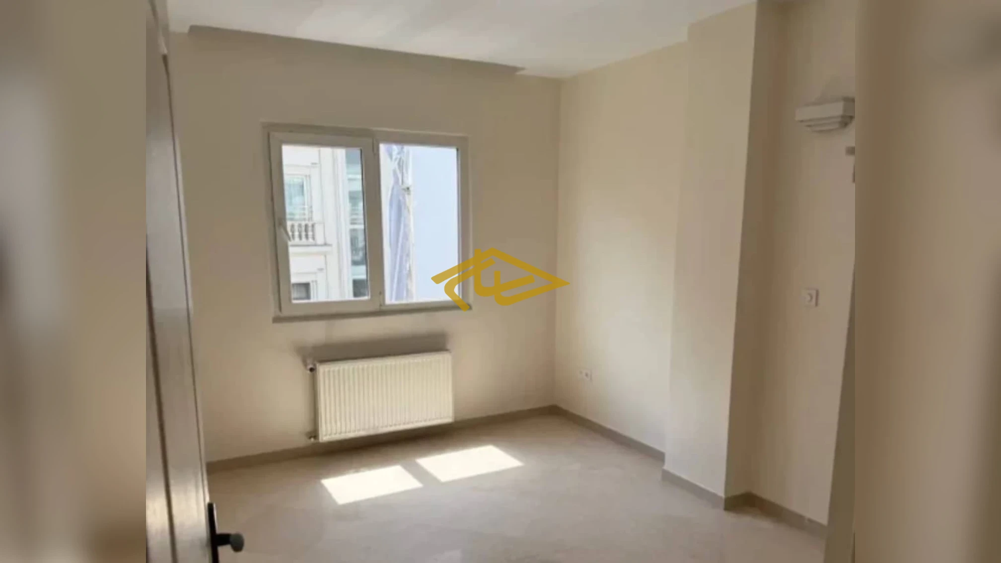 اجاره آپارتمان ۶۵ متری یک خوابه بازسازی شده در زعفرانیه خیابان پسیان | بالکن سبز | املاک ساسان