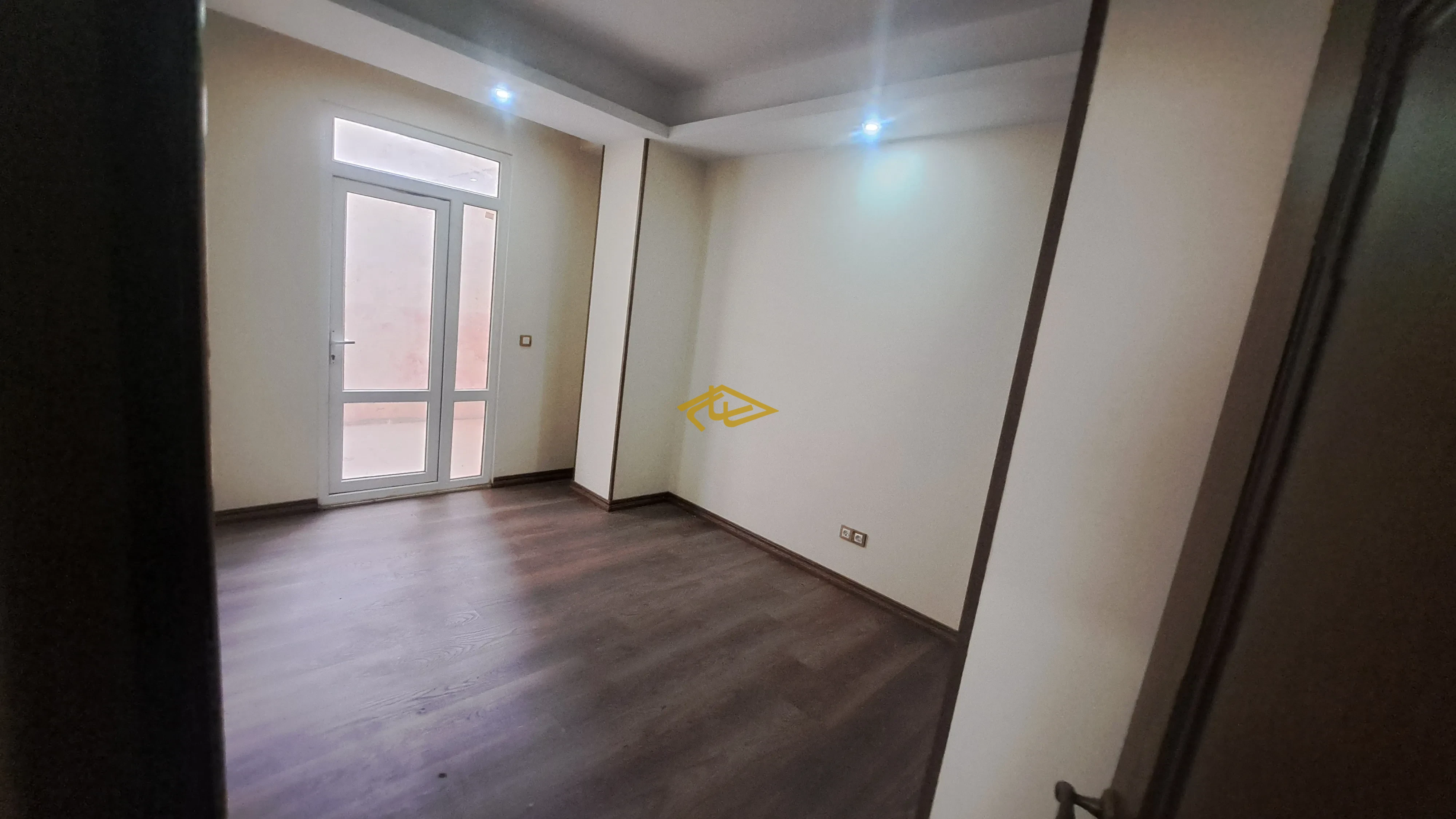 اجاره آپارتمان ۱۵۵ متری لوکس در ولنجک | ۳ خواب، ۴ ساله، فول امکانات | رهن کامل