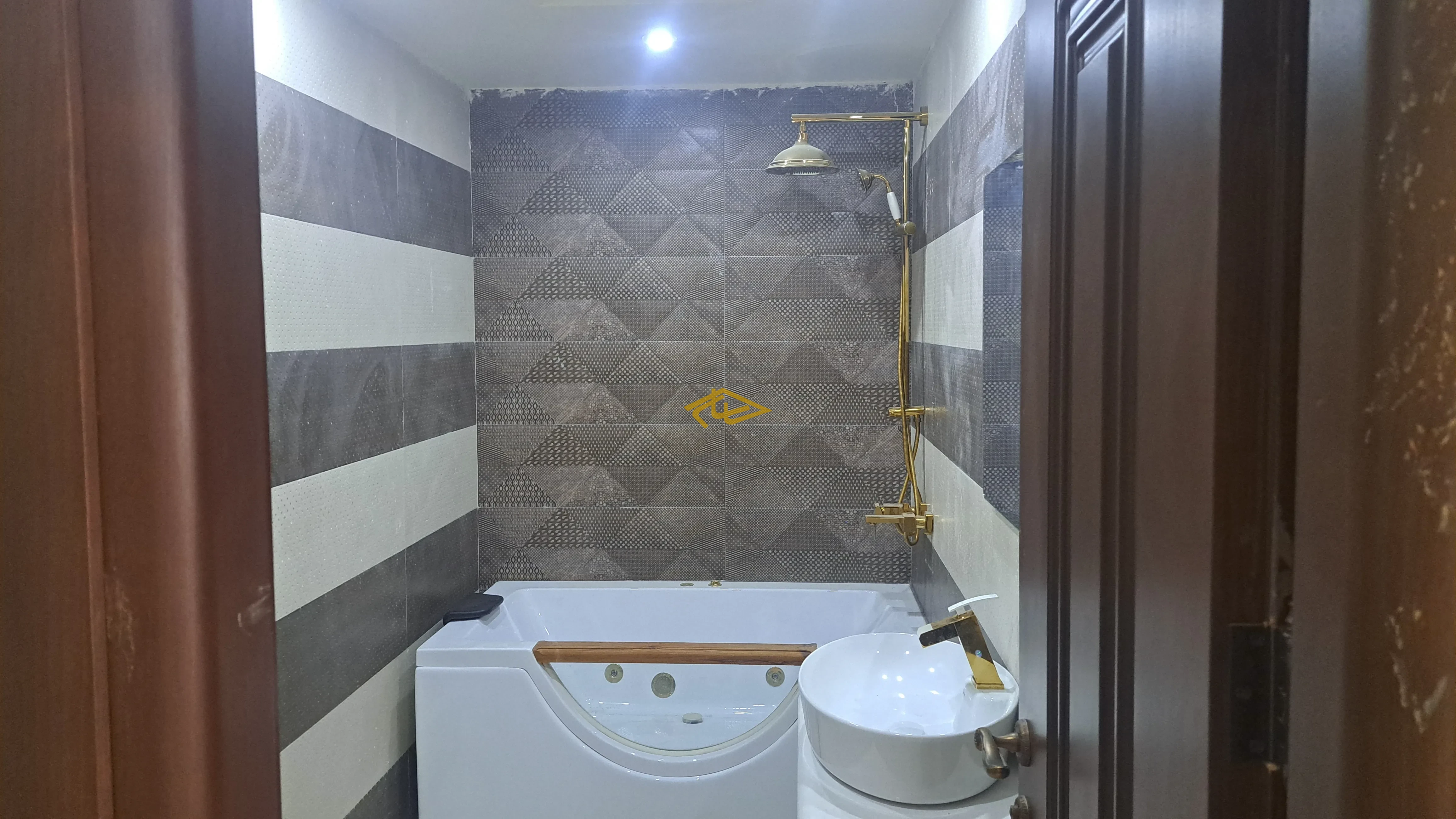 اجاره آپارتمان ۱۵۵ متری لوکس در ولنجک | ۳ خواب، ۴ ساله، فول امکانات | رهن کامل