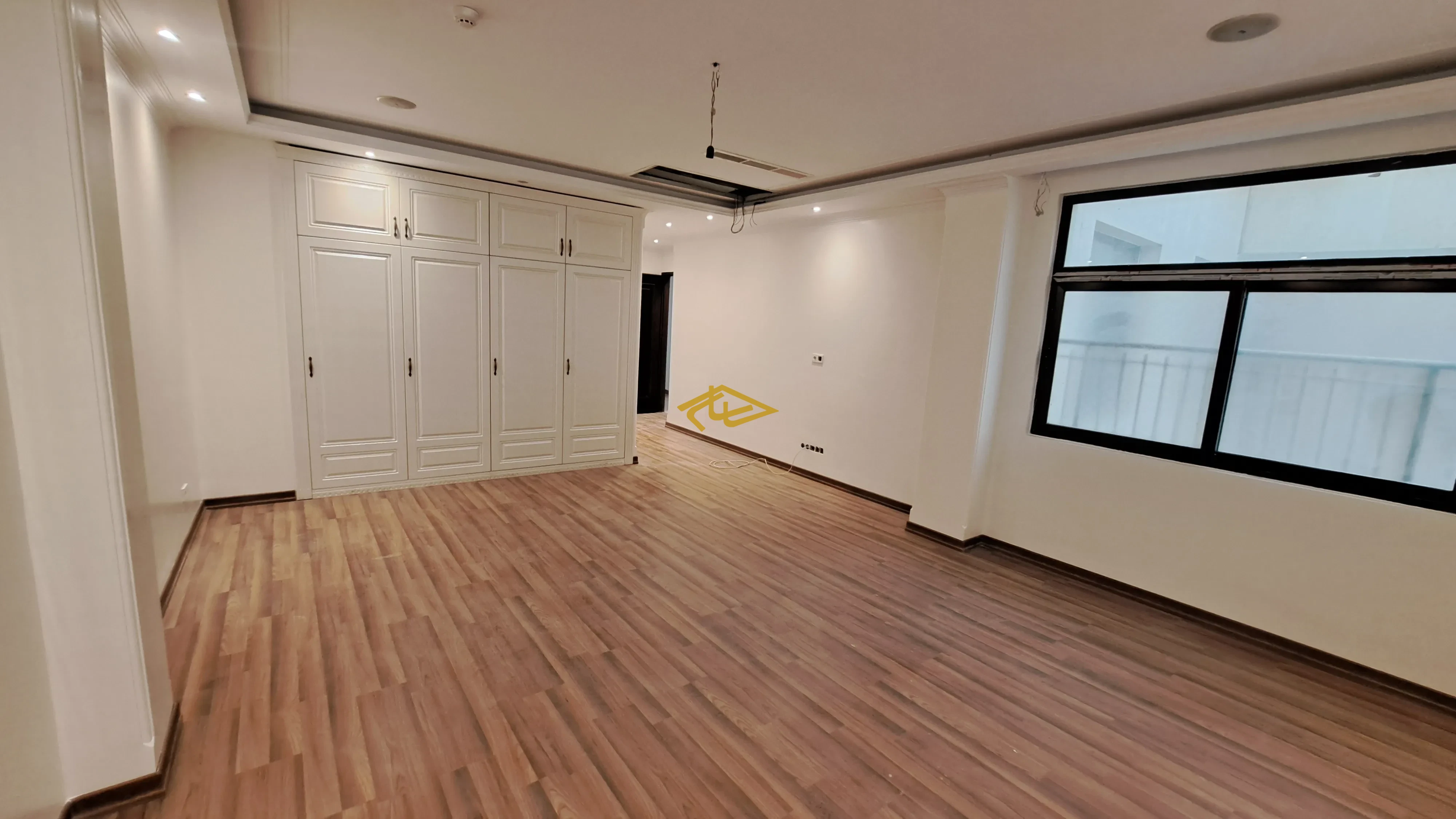 اجاره آپارتمان ۳۳۰ متری ۴ خوابه در ولنجک | رهن کامل تک‌واحدی لوکس املاک ساسان