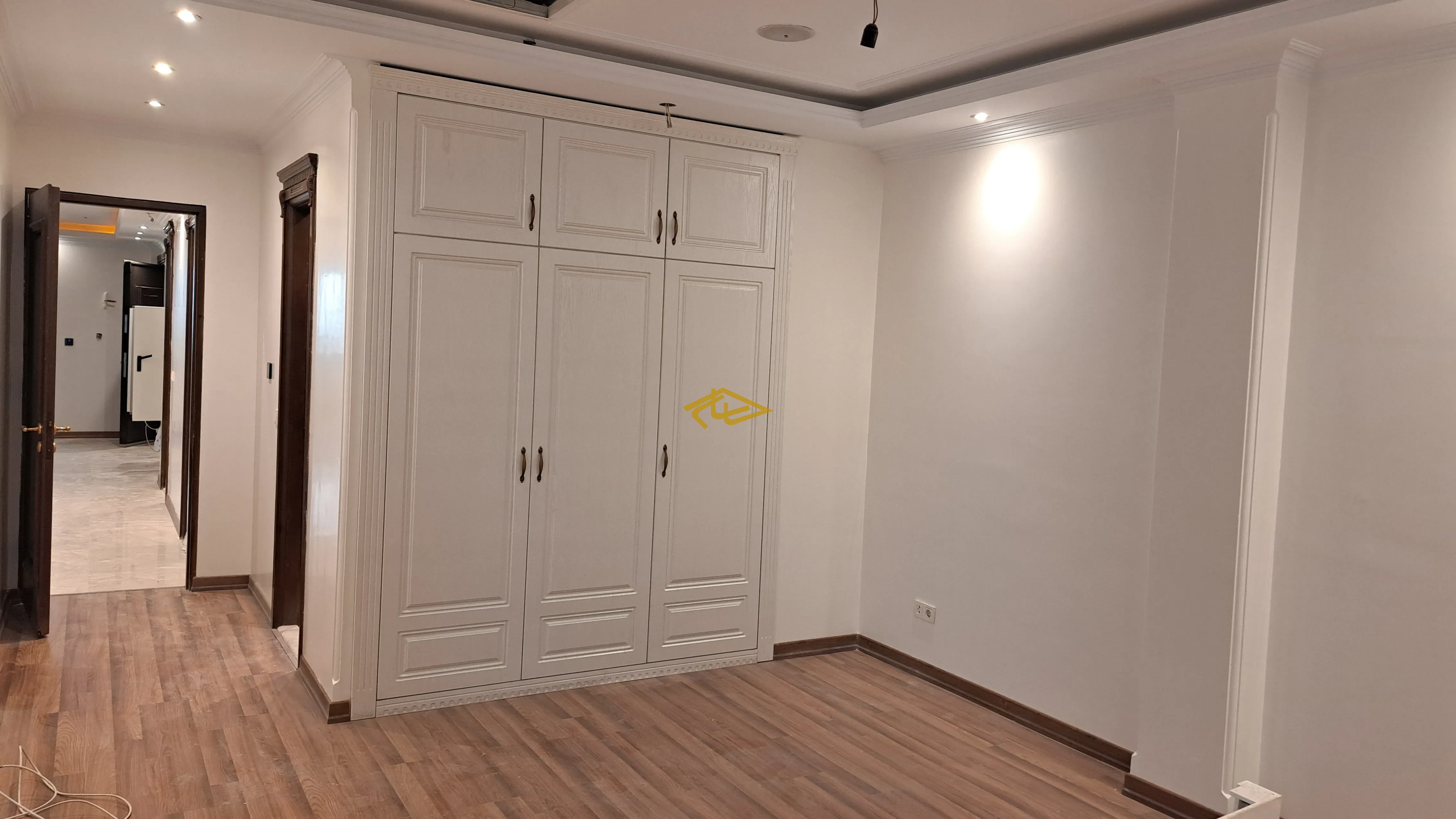 اجاره آپارتمان ۳۳۰ متری ۴ خوابه در ولنجک | رهن کامل تک‌واحدی لوکس املاک ساسان