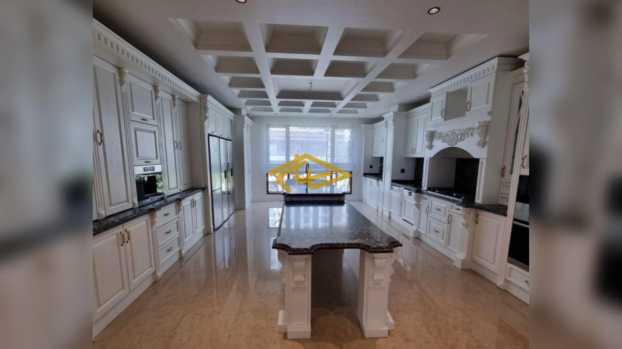 رهن و اجاره آپارتمان در سناتور پالاس زعفرانیه | ۲۳۵ متر