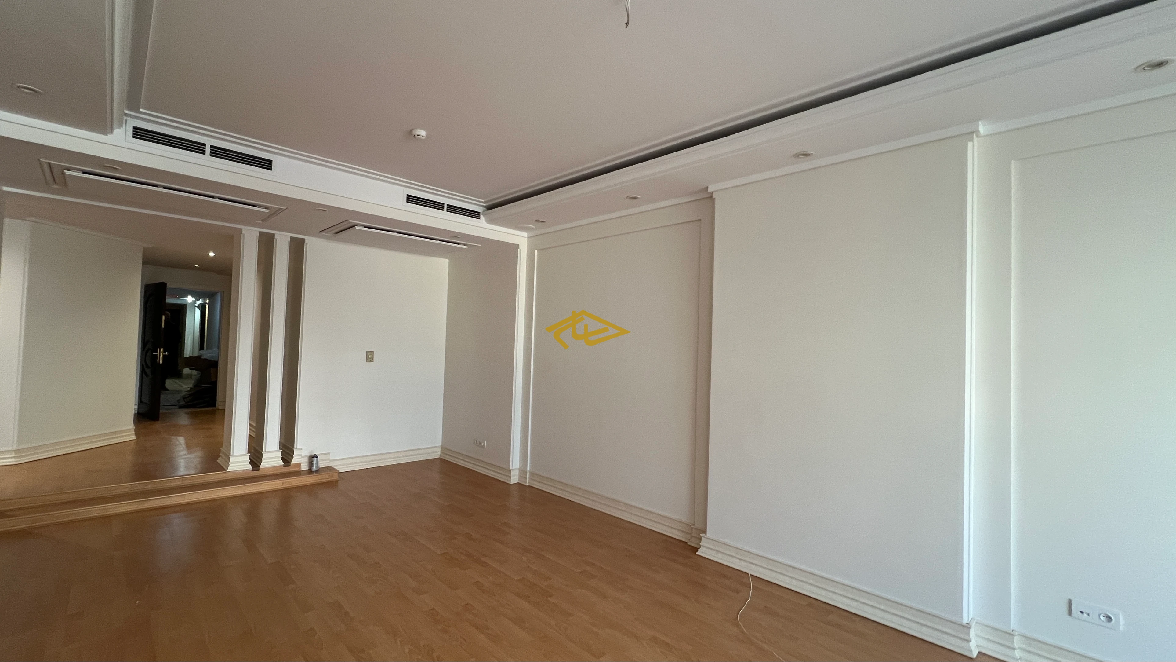 اجاره آپارتمان ۱۶۵ متری در برج پارک رویال ولنجک | ۳ خواب مستر فول امکانات