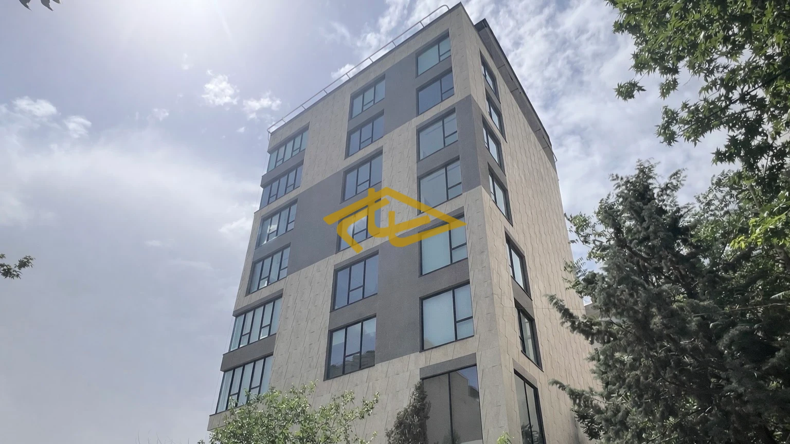 خرید آپارتمان در آدور پارک زعفرانیه {مهندس صحیح‌النسب} | ۳۵۰ متر سه خواب، تک‌واحدی