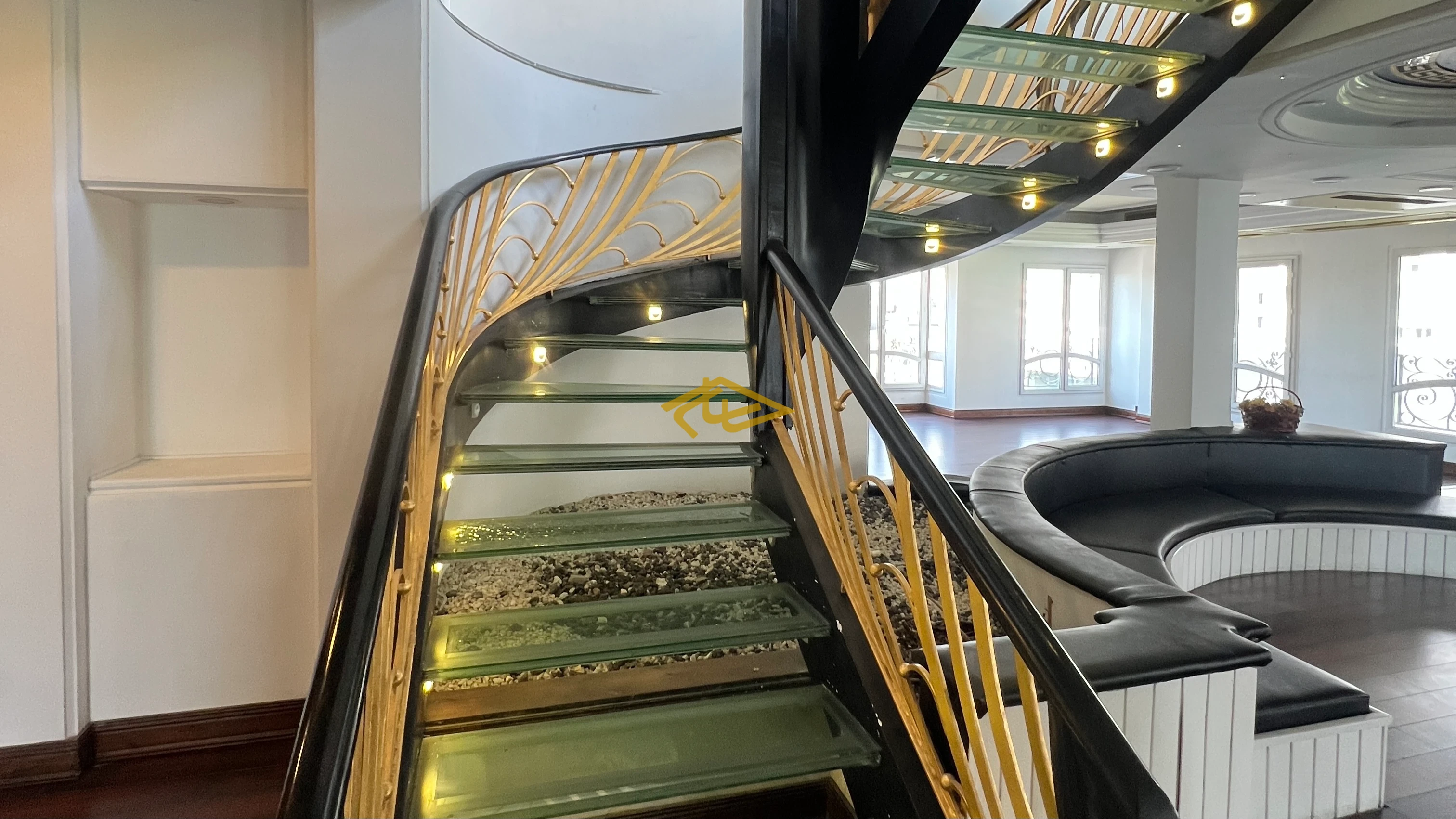 اجاره پنت‌هاوس ۵۰۰ متری دوبلکس در محمودیه | تراس گاردن ۱۰۰ متری