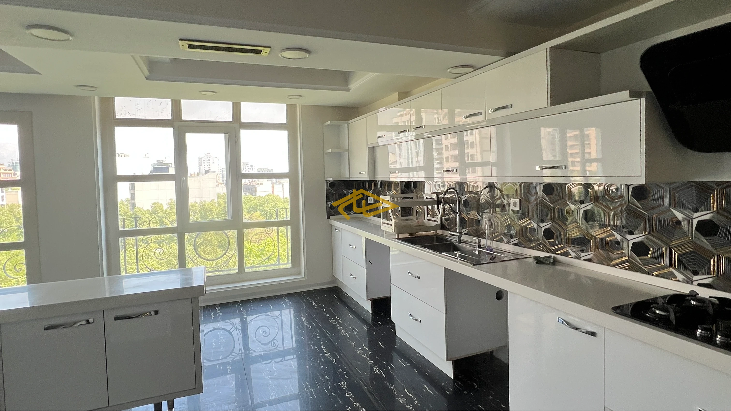 اجاره پنت‌هاوس ۵۰۰ متری دوبلکس در محمودیه | تراس گاردن ۱۰۰ متری