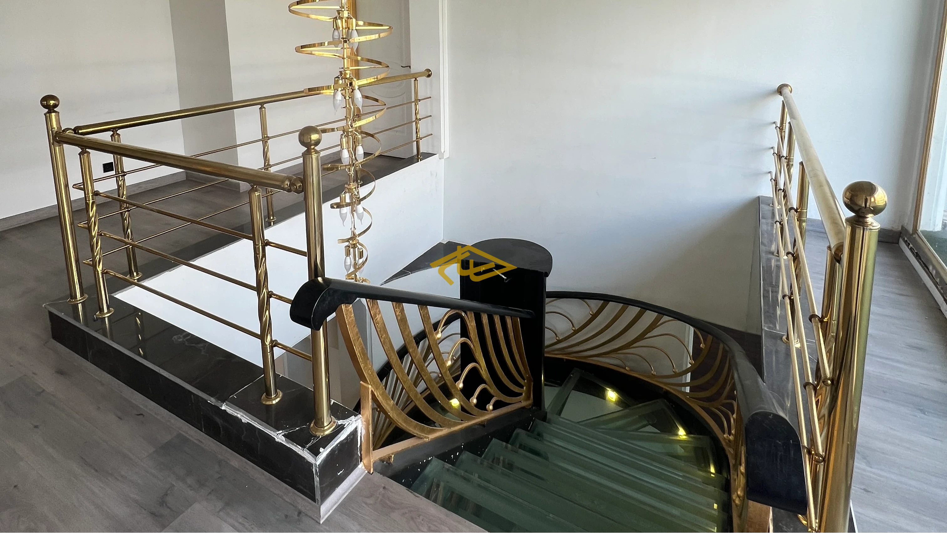 اجاره پنت‌هاوس ۵۰۰ متری دوبلکس در محمودیه | تراس گاردن ۱۰۰ متری