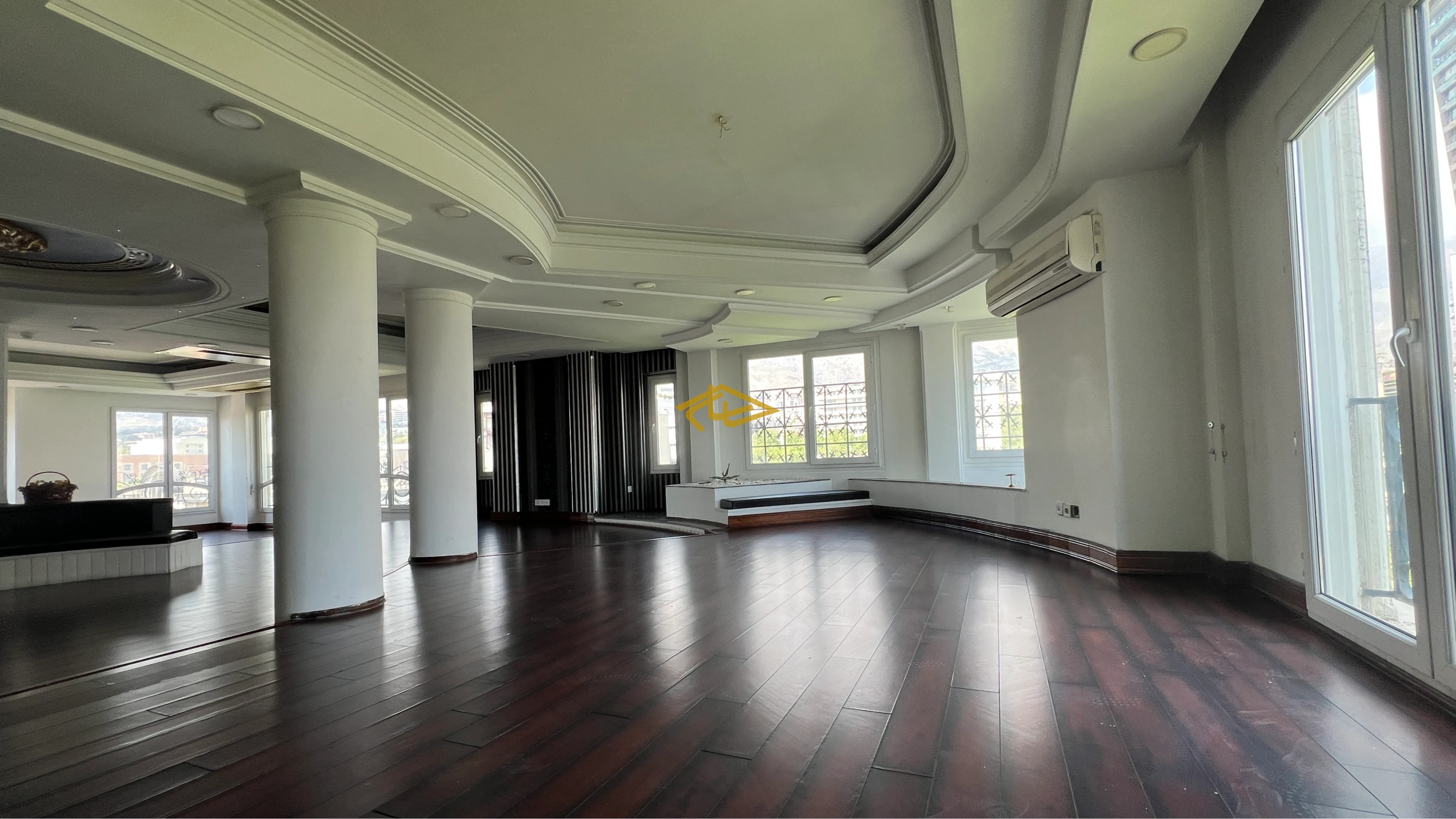 اجاره پنت‌هاوس ۵۰۰ متری دوبلکس در محمودیه | تراس گاردن ۱۰۰ متری